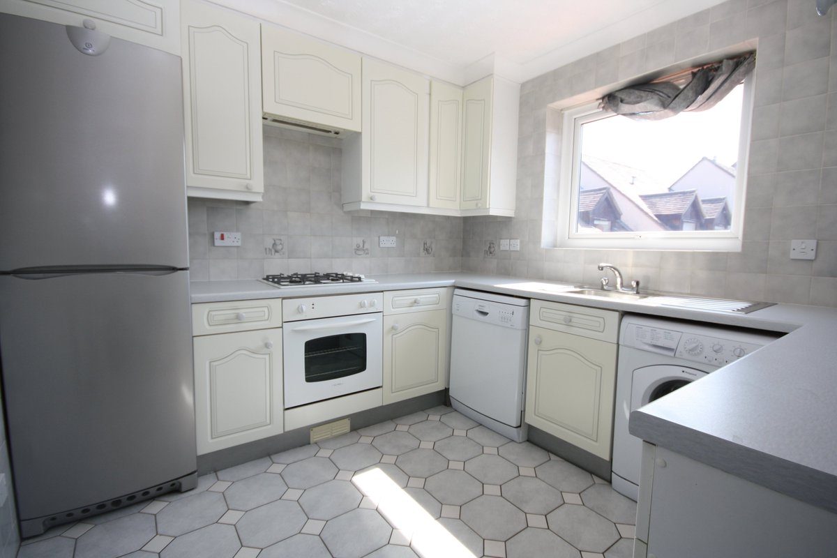 Denisons's tweet photo. Mudeford - £325,000
A fantastic opportunity to purchase a three double bedroom townhouse in the popular area of mudeford. Call 01202 484748. https://t.co/jmgexdjWMM