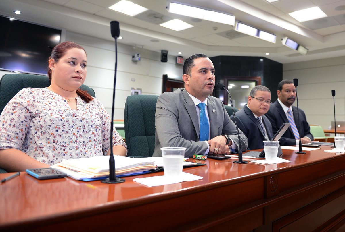 juanoscar51's tweet photo. El director de @AEMEAD1 Abner Gómez, Víctor Ramos, Colegio de Médicos y la Junta Examinadora de @DeptSaludPR exponen recomendaciones #PC796 https://t.co/q3bxstsTbi