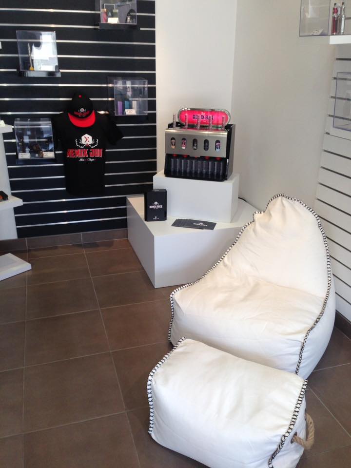RemixJuiceCOM's tweet photo. REMIX JUICE is now in your #VapeShop #JWELL at Ecully #MiniRemixBar #Ejuice #Vape #VapeLife #VapeStyle #VapeFam #VapeWorld #VapeFashion https://t.co/g1rc7h6Agn