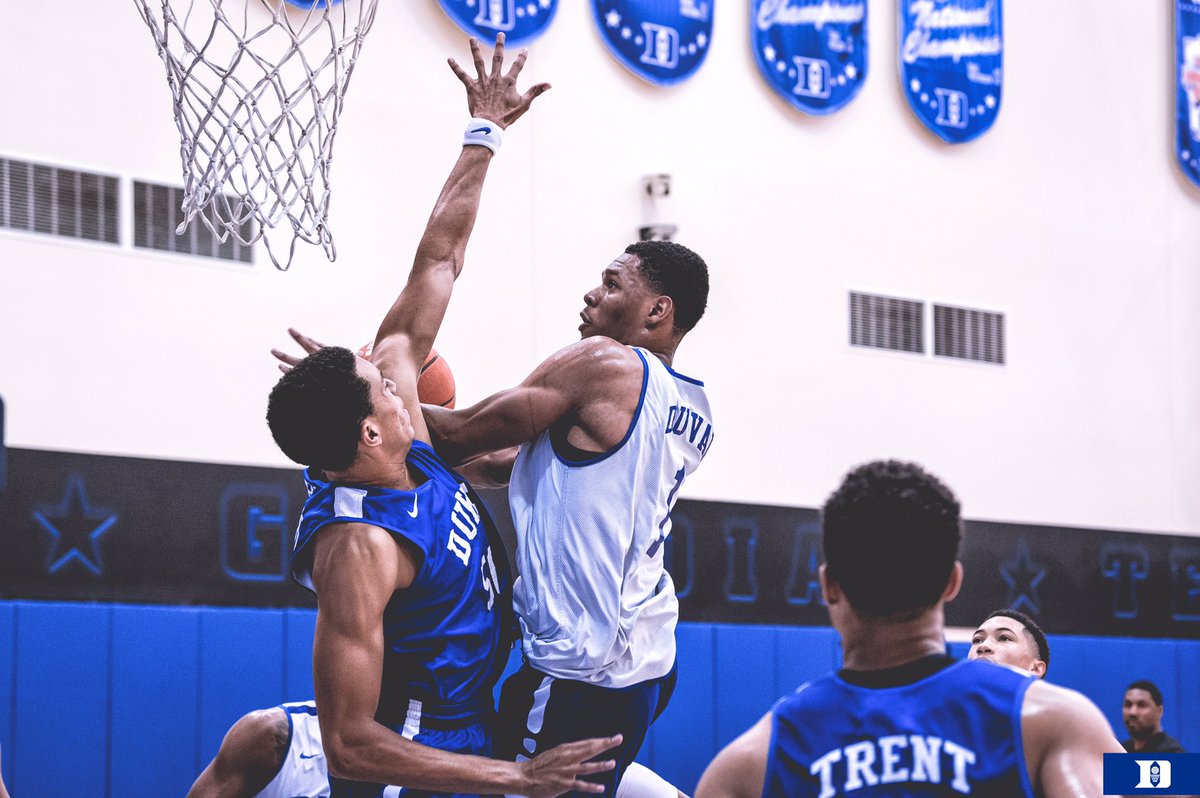 DukeMBB's tweet photo. There's maybe 1-2 PGs on 🌏 who can run and jump like Tricky. 🍿💨🔵😈 https://t.co/ax64byMJlO