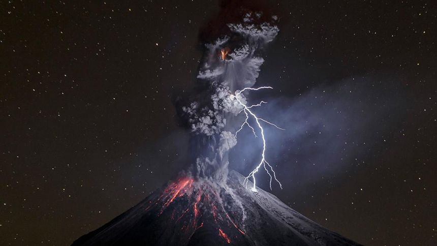 ¡Orgullo nacional! El mexicano Sergio Tapiro ganó el premio Travel Photographer of the Year 🌋📸🇲🇽👏🏻  sopit.as/2wlFcaV