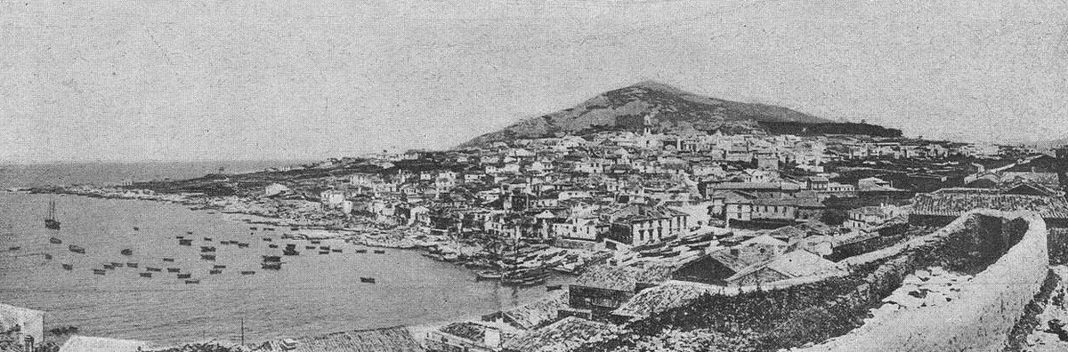 #AGuarda (#Pontevedra)
Ano 1918. 
Vista da vila mariñeira dende as faldas do Tegra co Monte Torroso de fondo.