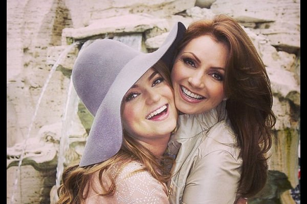 FanDeSofiCastro's tweet photo. Feliz Cumpleaños a la Sra. Angélica Rivera, muchas Bendiciones en este nuevo año, miles de besos y abrazos 🎉@sofia_96castro https://t.co/jSvbpteR3I