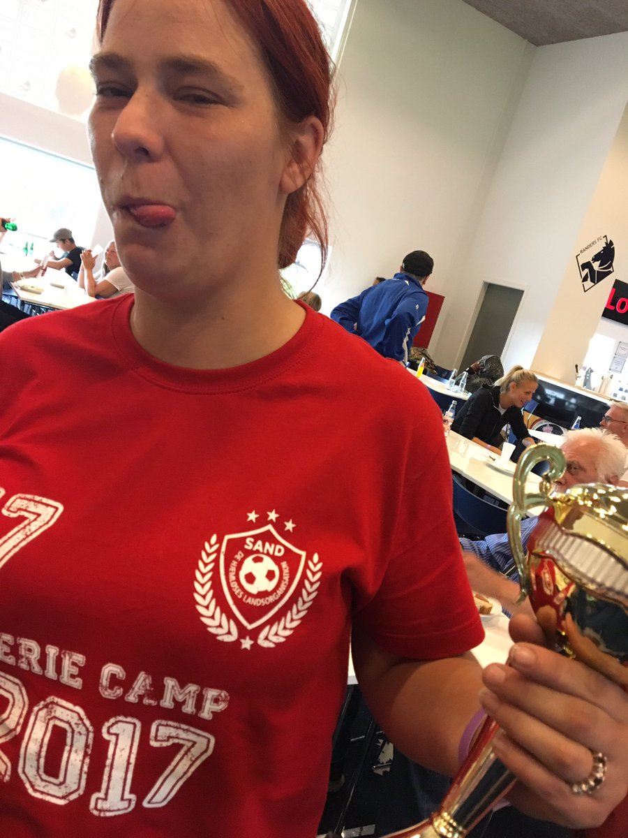 SANDhjemlose's tweet photo. Sølv til Anita i backgammon 🥈🏆#UL2017 #SAND #FerieCamp2017 https://t.co/i268hId5aO