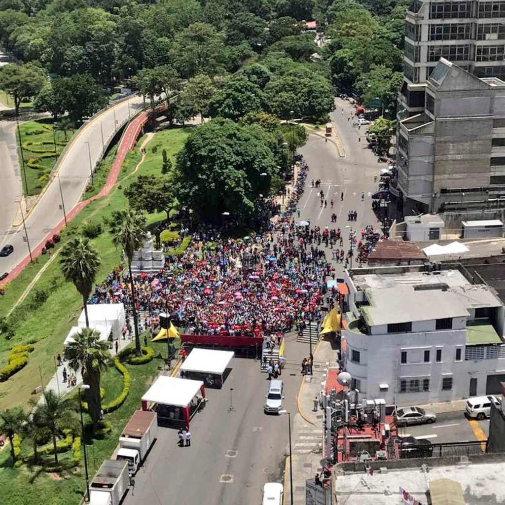 Wanna know how unpopular the Maduro gov has actually become? Cilia Flores, Delcy Rodriguez &amp; other top heads are on that stage #ThisIsVzla