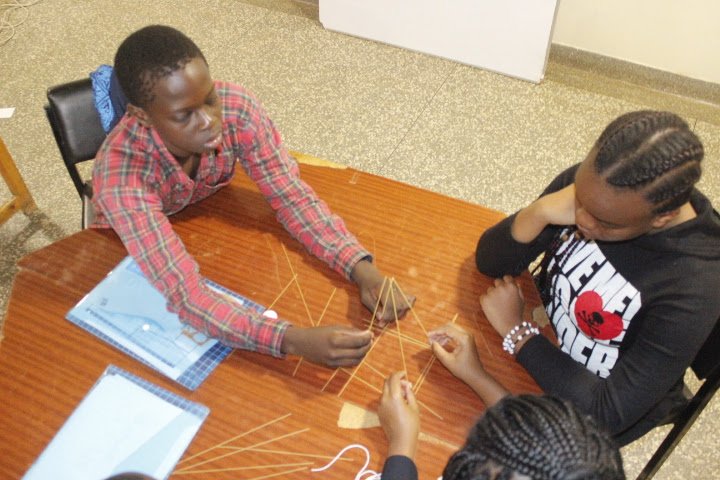 InnovateKenya's tweet photo. @InnovateKenya @globalminimum Introducing prototyping through marshmallow challenge #innovateAugust https://t.co/hH8IDB5kGn