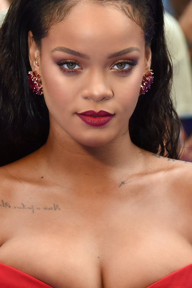 ProjetoRihVote's tweet image. ÍCONE 
#MTVHottest Rihanna