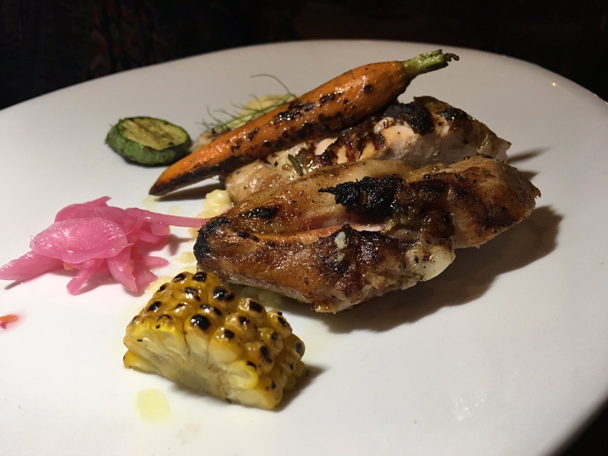 marviajaycome's tweet photo. Y para comer y cenar fuimos a #Fauna y a @FAltozano_Valle El primero: un gran nuevo hallazgo; el segundo: es consentido. 🍽🍷#UberValle https://t.co/Jo4U12cNux
