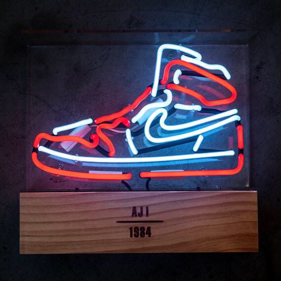 WinBrandSports's tweet photo. AIR JORDAN 1 NEON LIGHT (CHICAGO) - LIMITED EDITION. Now available online. https://t.co/KQhx4KBcEO #GoAAWOL https://t.co/HKThO1eCoF