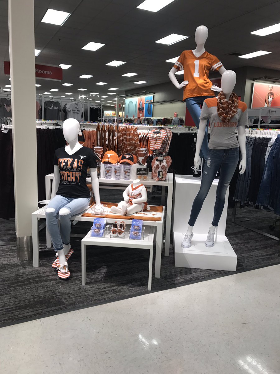 T1061 is ready for football season. 🐂🏈 #GoLonghorns <a href="/SamanthaVMML/">Samantha Snow</a> <a href="/DerinBriggs/">Derin</a> <a href="/newt1061/">Robert</a> <a href="/Mr_MNash/">Marcus Nash</a> <a href="/bridgettopinco/">Bridget Martinez</a> <a href="/aprilmusgrove/">April A&A TL</a>