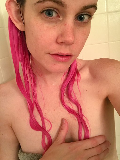 Just a bunch of #freckles https://t.co/xsdOylwDIc<a href="/tag/freckles"class="tags">#freckles</a>