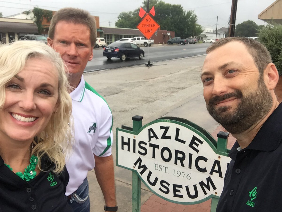 Mrs_Wynns's tweet photo. We 💚 our town!  #azleISDway https://t.co/VJWUJER5ze
