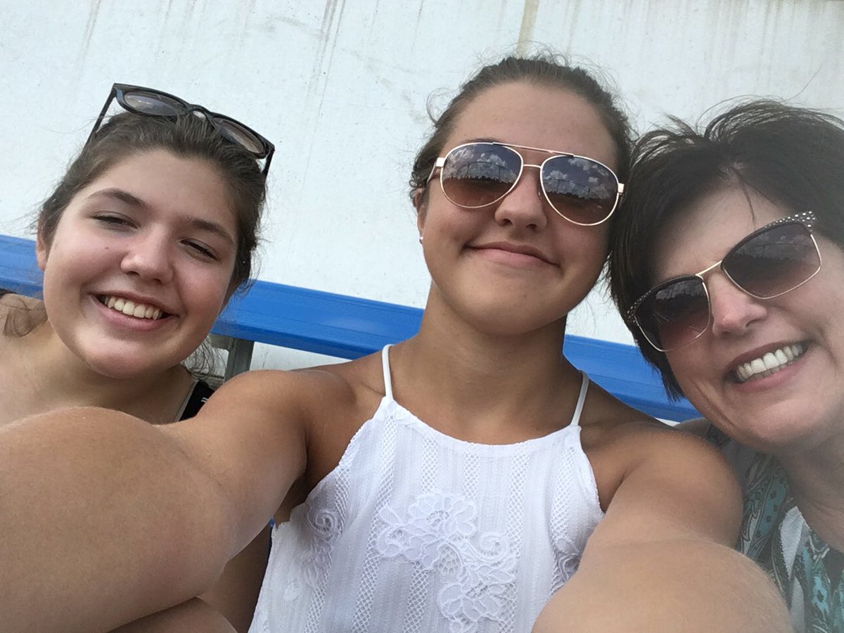 maddieheck_'s tweet photo. #roxsolidselfie https://t.co/PPjxVIjjK8