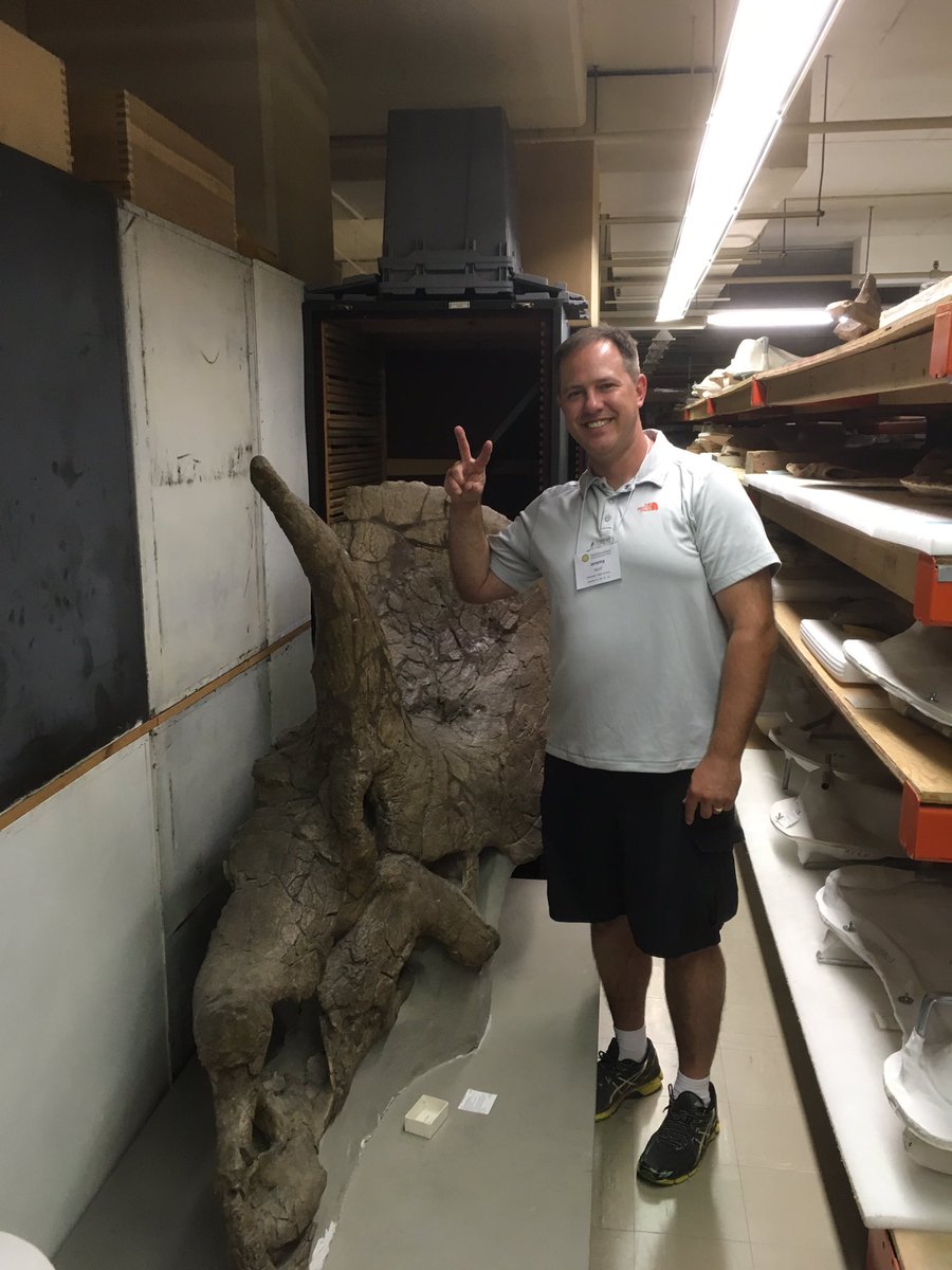 chemwolfj's tweet photo. Backstage at the museum of natural history. Thanks @SmithsonianScie #Sseats17 https://t.co/wdXRexpFAA