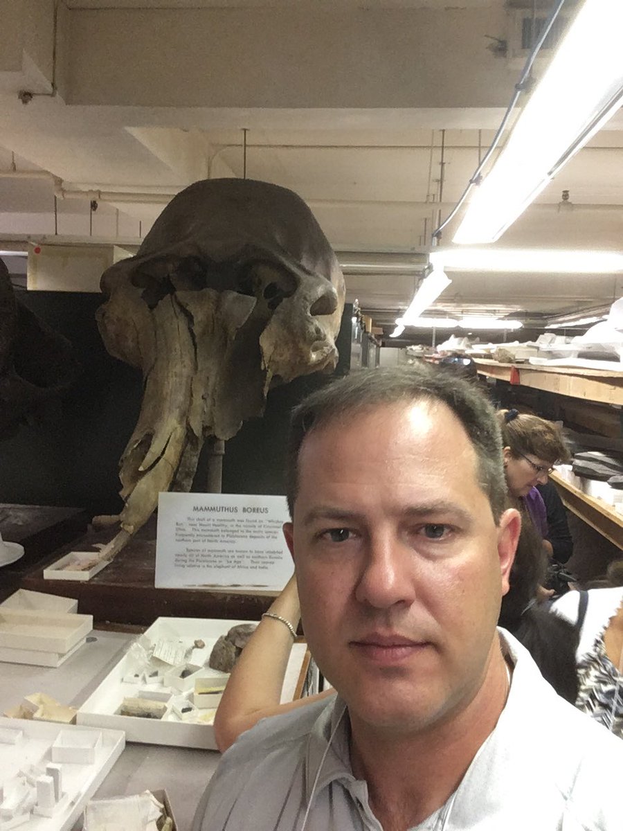 chemwolfj's tweet photo. Backstage at the museum of natural history. Thanks @SmithsonianScie #Sseats17 https://t.co/wdXRexpFAA