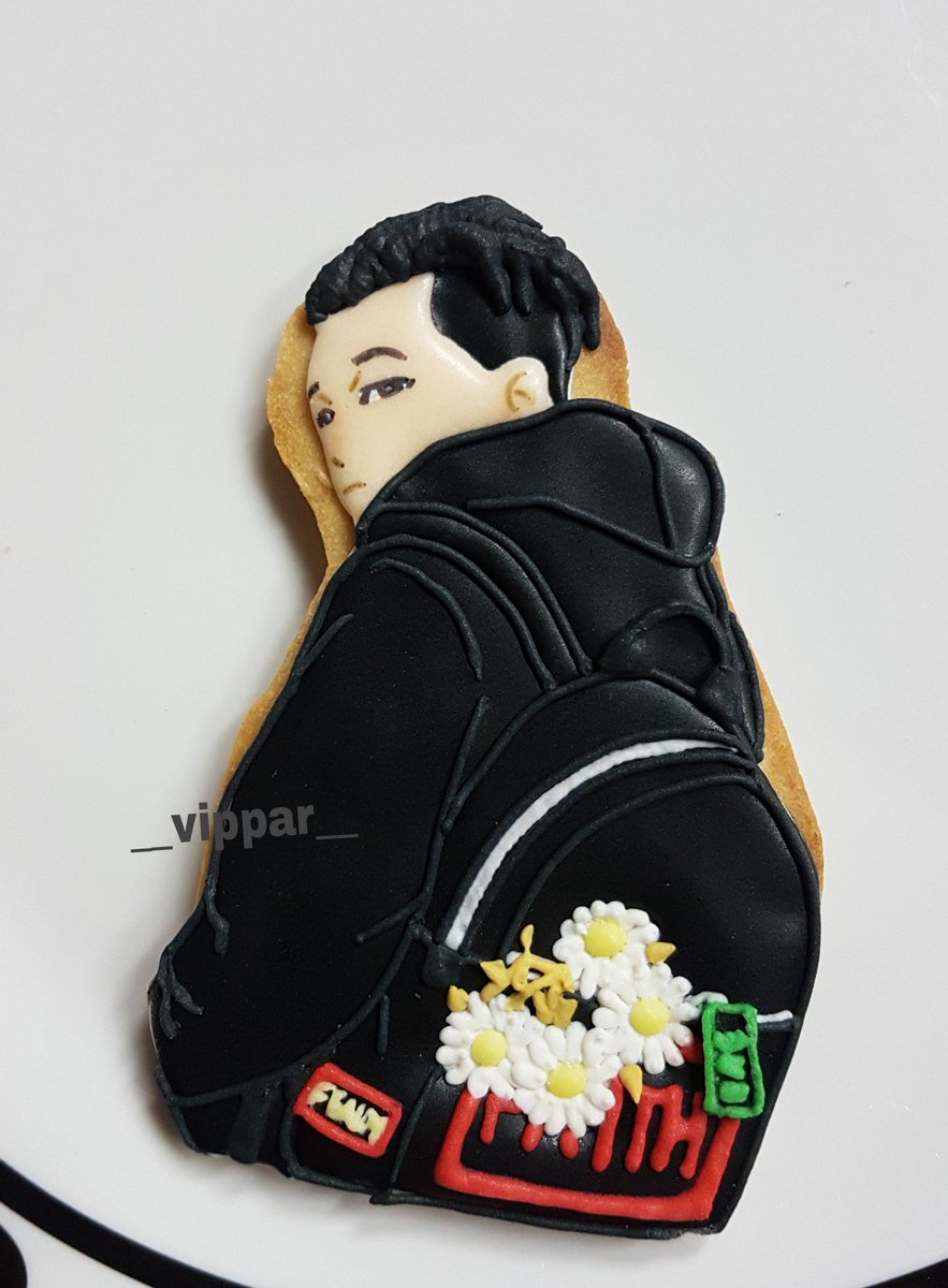 papar_papiyong's tweet photo. 😋😋😋💕💕💕
see you next week
@Realtaeyang 
#fendixyoungbae
#fendi
#taeyang #youngbae 
#sol #yb #whitenight
#bigbang #ybcookies https://t.co/Ln8u3cTSLO