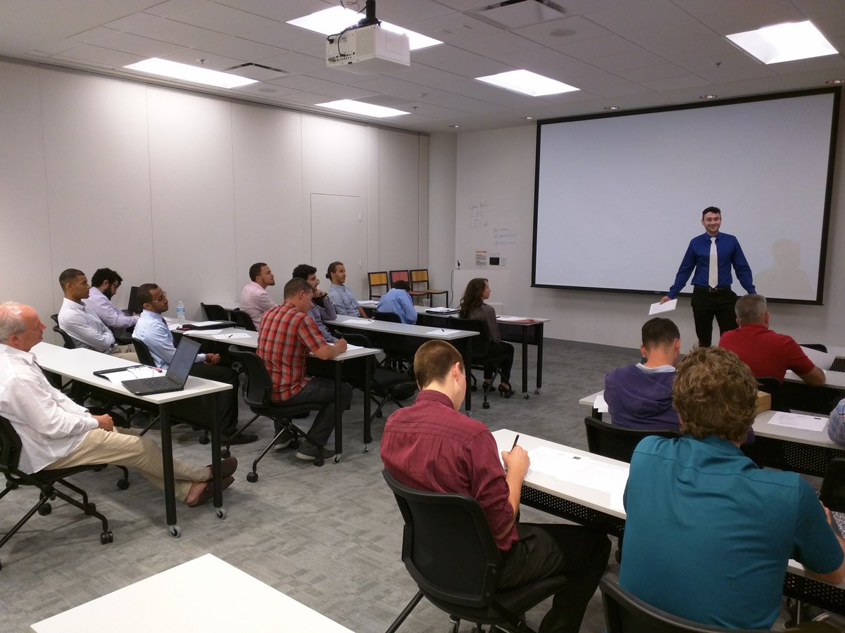 UMSL_EIC's tweet image. The #amerenaccelerator #interns have been matched w/ their #energstartups! Follow us to see their journeys together #umlaccelerate #ameren