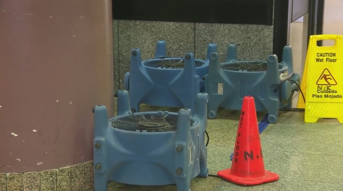 Lawson E. Thomas Courthouse closed because of flooding bit.ly/2ukGWQ2 https://t.co/Yfuo1g4SjA