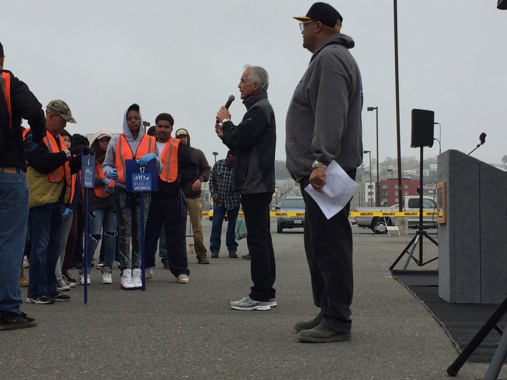 SFGardenProject's tweet photo. GP students D7 Community Clean Team event at CCSF Ocean Campus last Saturday. Thank you for hosting @NormanYeeSF, @OfficialCCSF &amp; @SFWater https://t.co/T6RsIHVmml