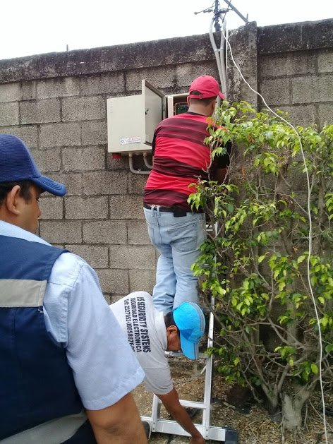 asoboreal02's tweet photo. Se realizó el Mantenimiento Correctivo del  Cerco Eléctrico;energizadores, cambio de aisladores, mantenimiento de  sirenas. https://t.co/mGWiE9zneF