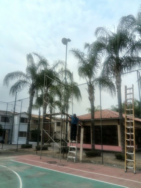 asoboreal02's tweet photo. Cambio de cableado, por cable concéntrico  en el área de las canchas múltiples... https://t.co/CB1jctIgRu