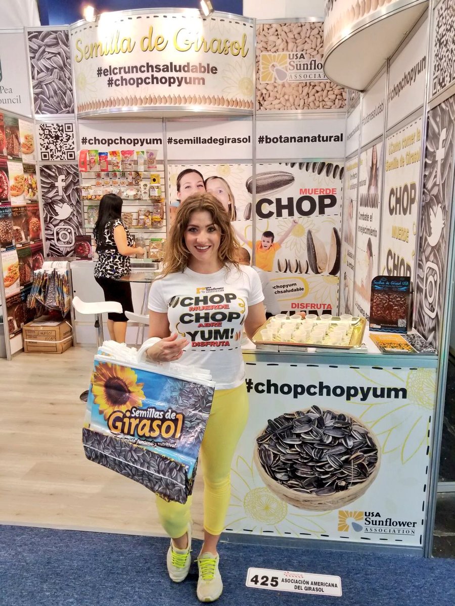 girasolusa's tweet photo. Ven y visitanos en #confitexpo2017 al #stand425 de #girasolusa te esperamos para que pruebes todas las variedades de@ñ #semilladegirasol https://t.co/GrMALXRMjH
