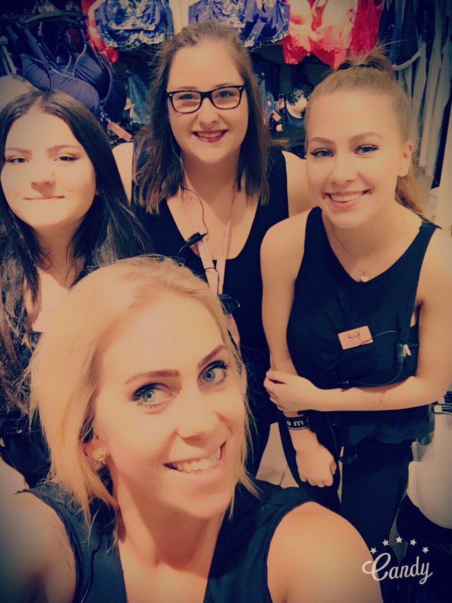 DanniehEh's tweet photo. So many new faces in Siegen💕 @Hunkemoller 

->Teamspirit in process🎀
#hkmfamily #loveourjob #bestplacetowork #hkmacademy #livingtheHKMdream https://t.co/cKtVRu5PgM