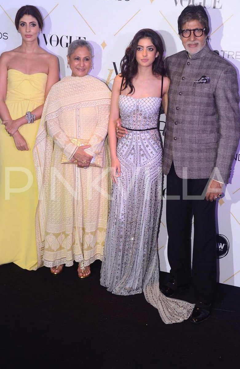 pinkvilla's tweet image. PICS: Navya Naveli Nanda poses with grandparents and mom Shweta at the Vogue Beauty Awards #NavyaNaveliNanda pinkvilla.com/entertainment/…