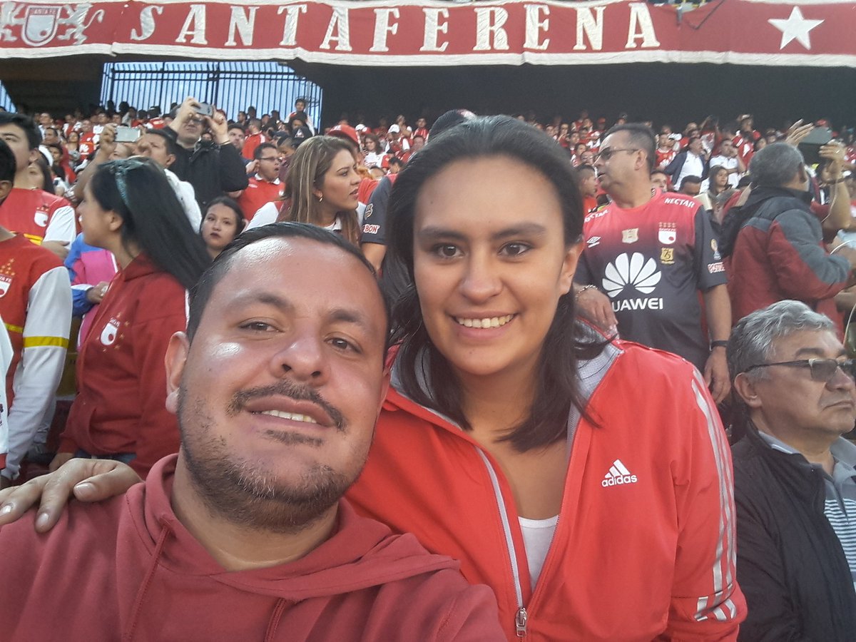 Diegoparis21's tweet photo. #ATechoConCapital, a ver a mi Rojo con mi esposa. #ATechoConCapital https://t.co/5xohEyNgpQ