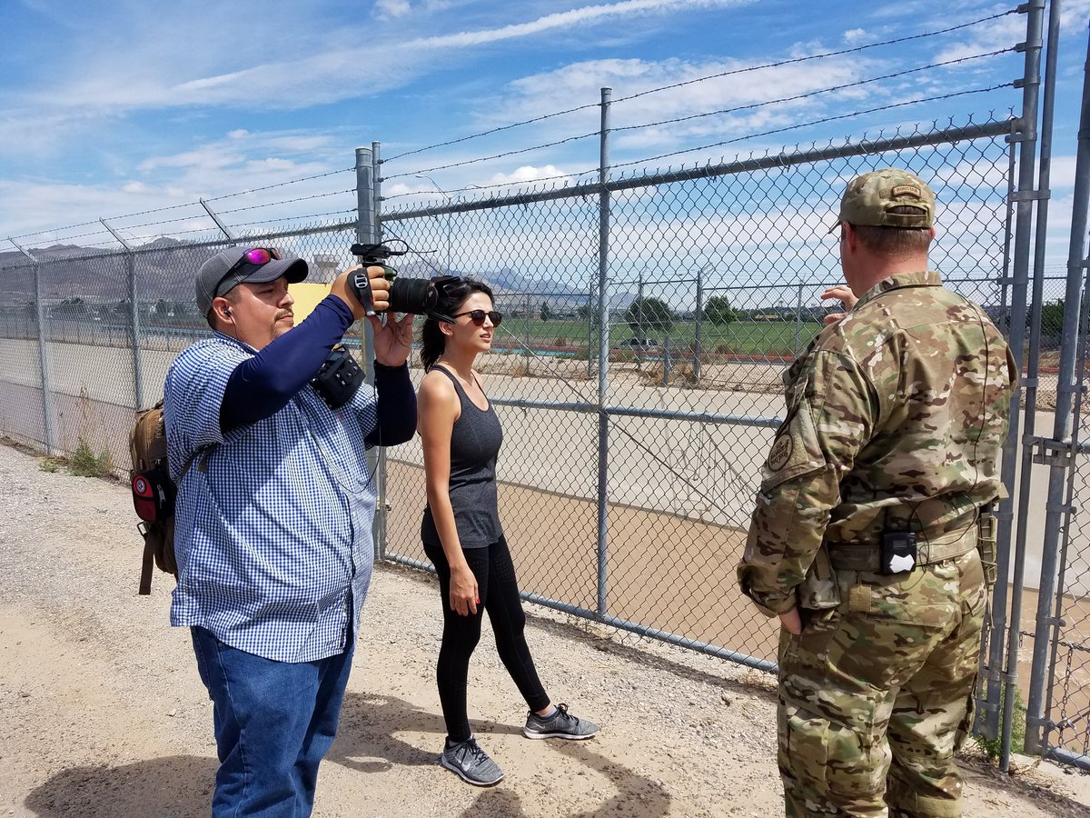 KFOX14Photogs's tweet image. Water rescue awareness with Border patrol #KFOX