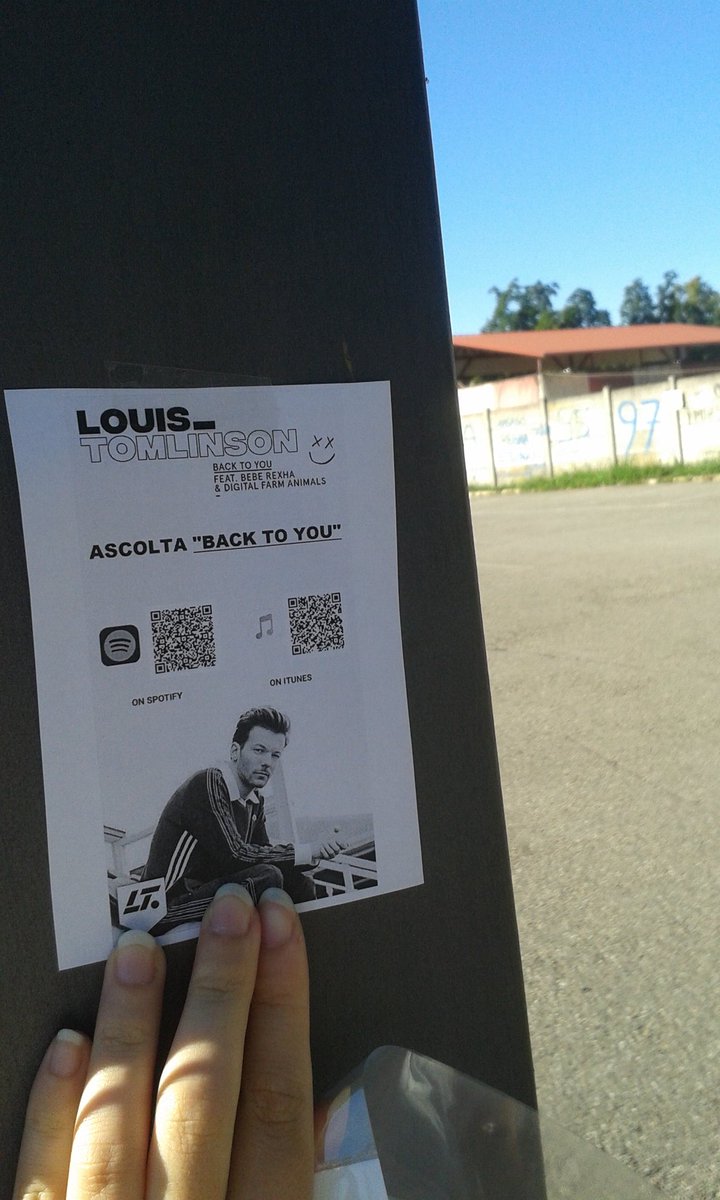 ehiRicardo's tweet photo. I had over 100 flyers and I used them all to promote the king in Italy 🇮🇹🙌🇮🇹🙌
#BackToYou #BackToYouProject https://t.co/C31CRotqfH