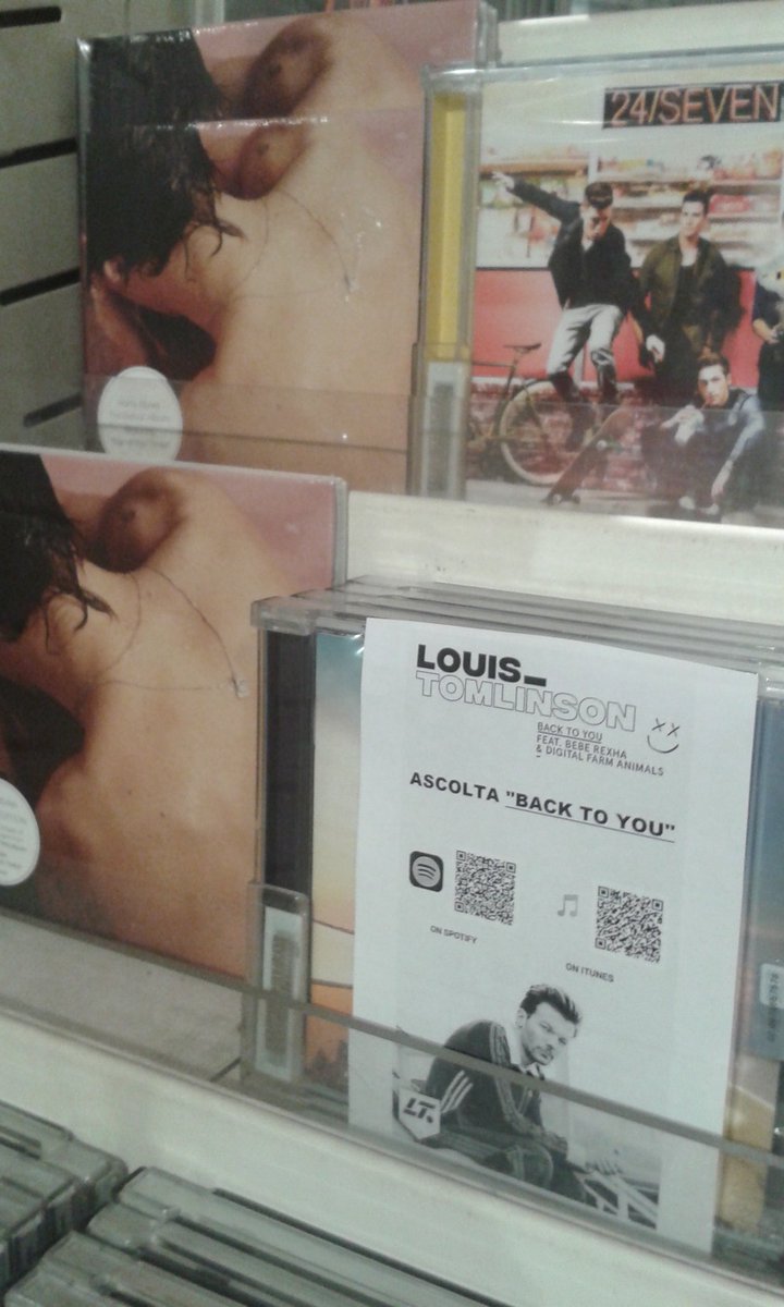 ehiRicardo's tweet photo. I had over 100 flyers and I used them all to promote the king in Italy 🇮🇹🙌🇮🇹🙌
#BackToYou #BackToYouProject https://t.co/C31CRotqfH