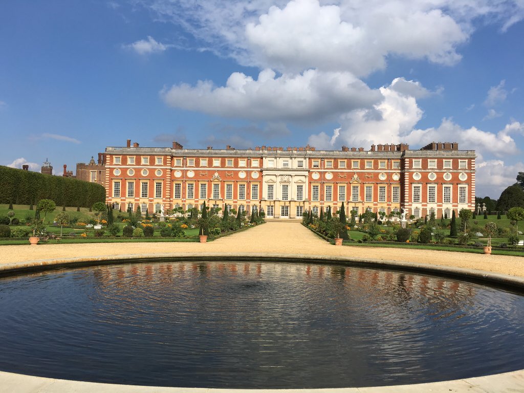 LivelyLeon's tweet photo. @RheaFlohr @FransDroog Tips: Skygarden, fatt tire bike tour, shakespeare's globe. Varen op thames,  Tate modern, musical pakken. hampton court palace!!! https://t.co/8gBpvvxejX