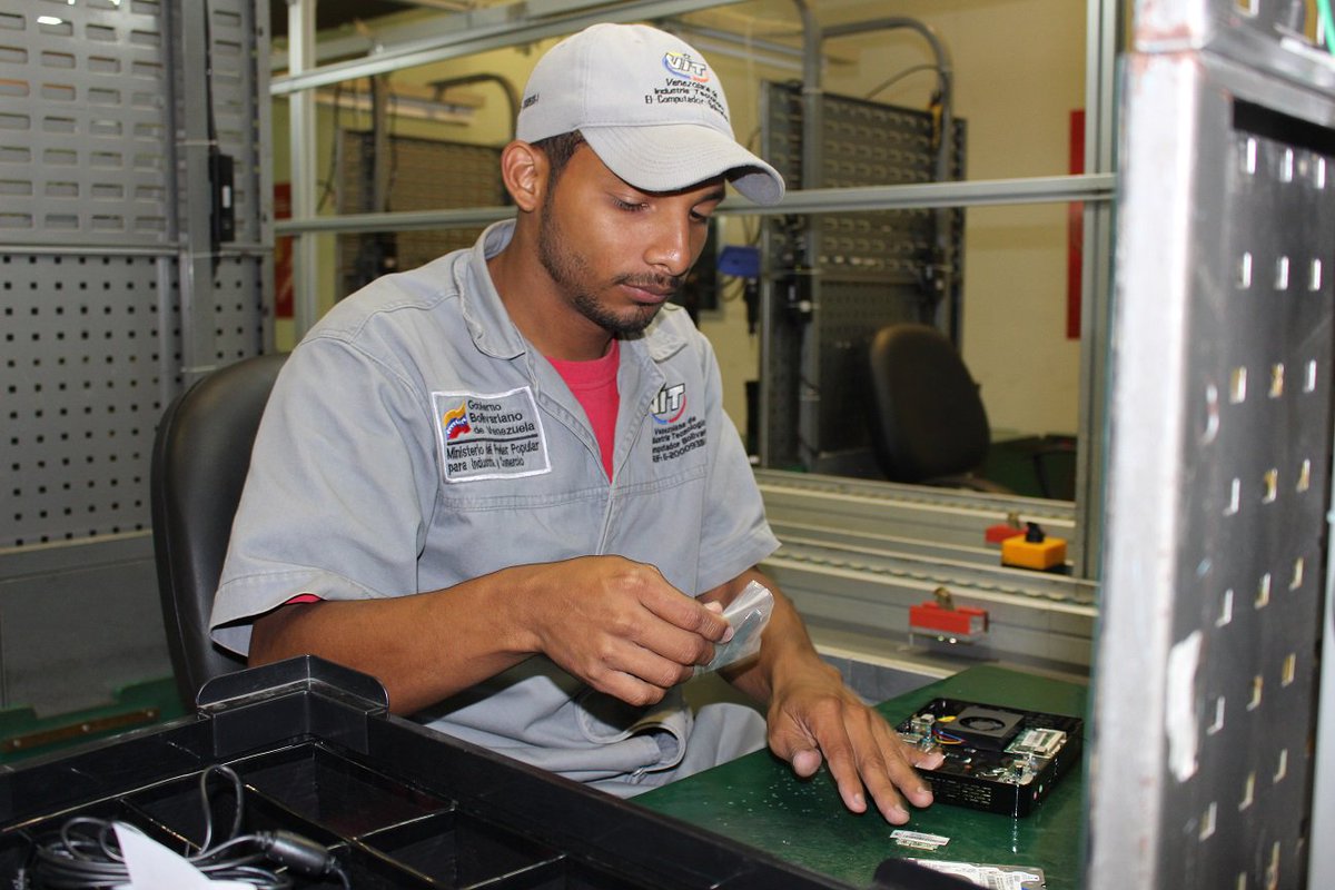 zonfipca's tweet photo. Empresas como @computadorvit instaladas en la Zona Franca de Paraguaná,  en cumplimiento con proceso de producción #Zonfipca #Supervisión https://t.co/tvGnVzrLnS