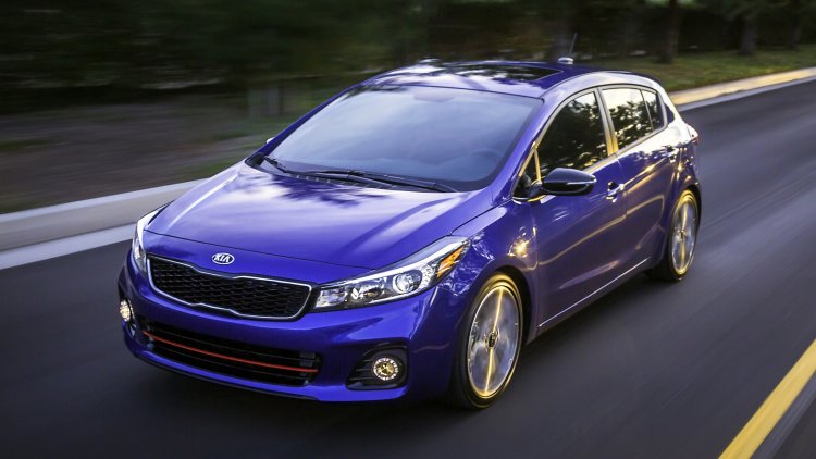 therealautoblog's tweet photo. A quick spin in the #Kia #Forte5: Sporty with a stick, like #Civic Sport -- but with lots of bells and whistles: https://t.co/BaW5dB0wtq https://t.co/75JP7GAKGi
