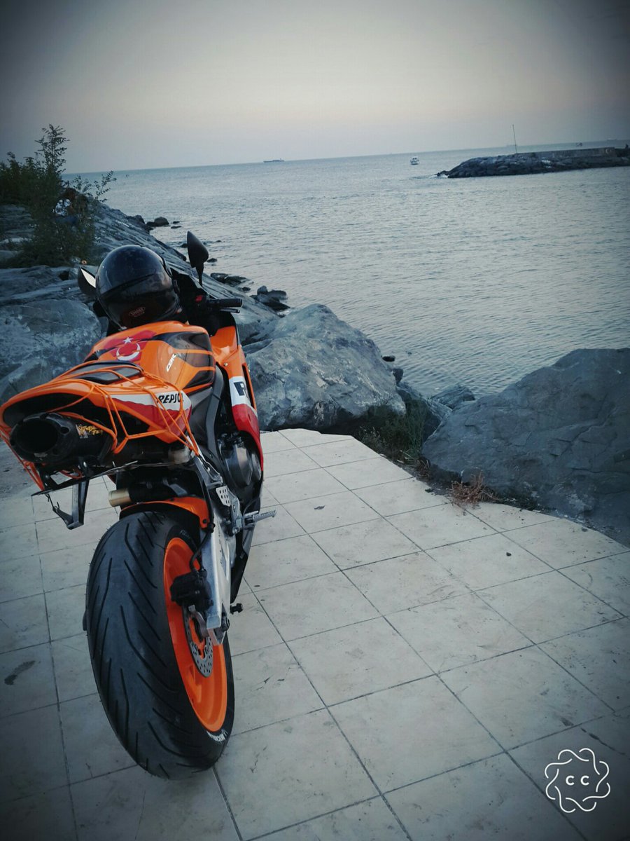 ENGIN_KILINCAL's tweet photo. iyi gelmez mi hiç deniz havası 😇😍😎 (@ Avcılar Sahili in Avcılar, Türkiye) https://t.co/8pZtJQ1DOl https://t.co/13h2uNqQLi