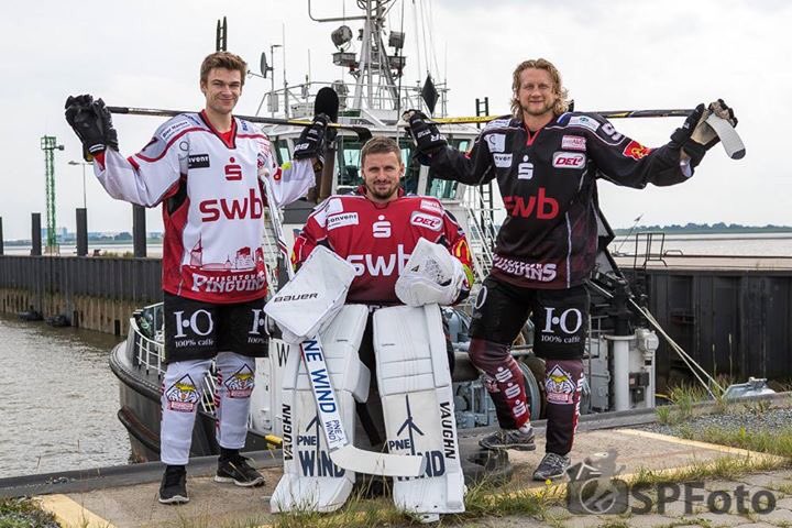 2850Fischtown's tweet photo. Die neuen Trikots sehen geil aus 🙌🏻🙌🏻🙌🏻
📸 by #SPFoto https://t.co/14LSQSWxgb