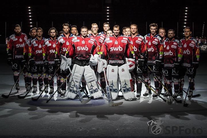 2850Fischtown's tweet photo. Die neuen Trikots sehen geil aus 🙌🏻🙌🏻🙌🏻
📸 by #SPFoto https://t.co/14LSQSWxgb