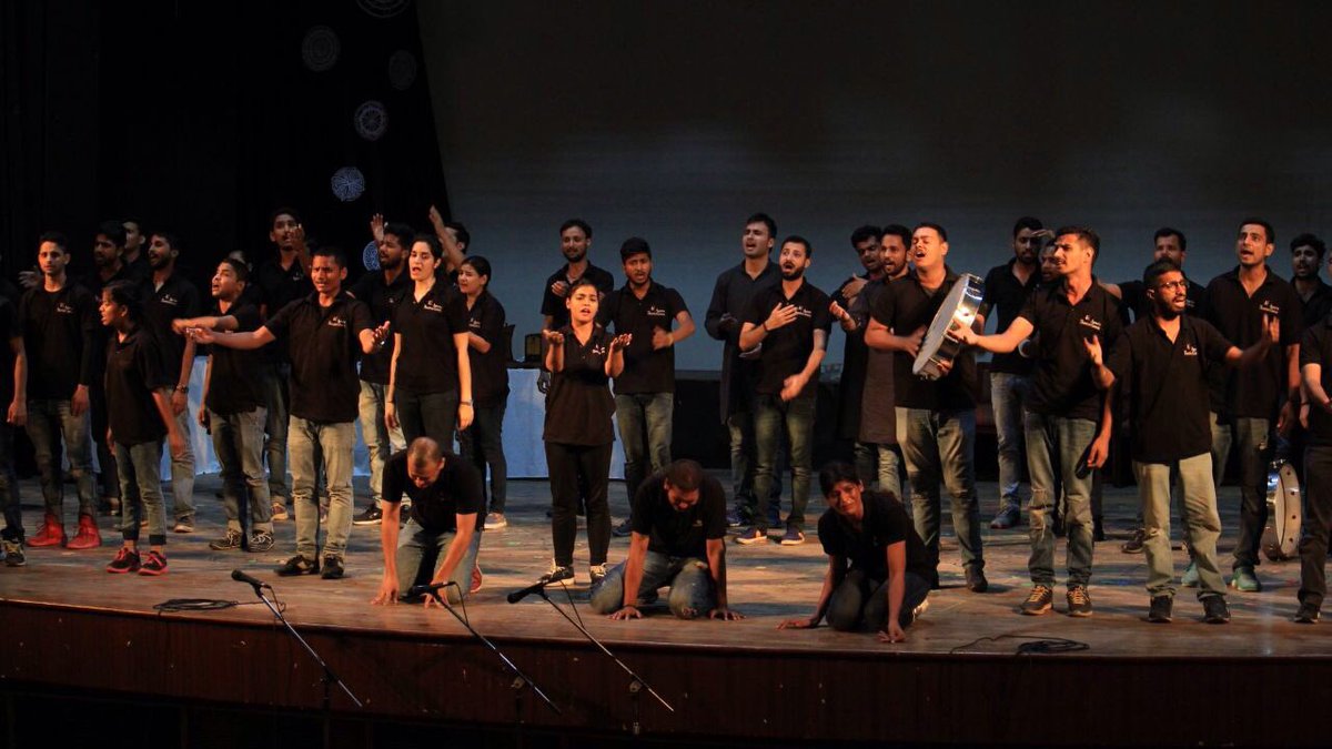'They didn't leave you when you were young.So don't leave them when they are old.'#BUDHAPA Great to perform@Sanskritischool @ArvindGaur sir