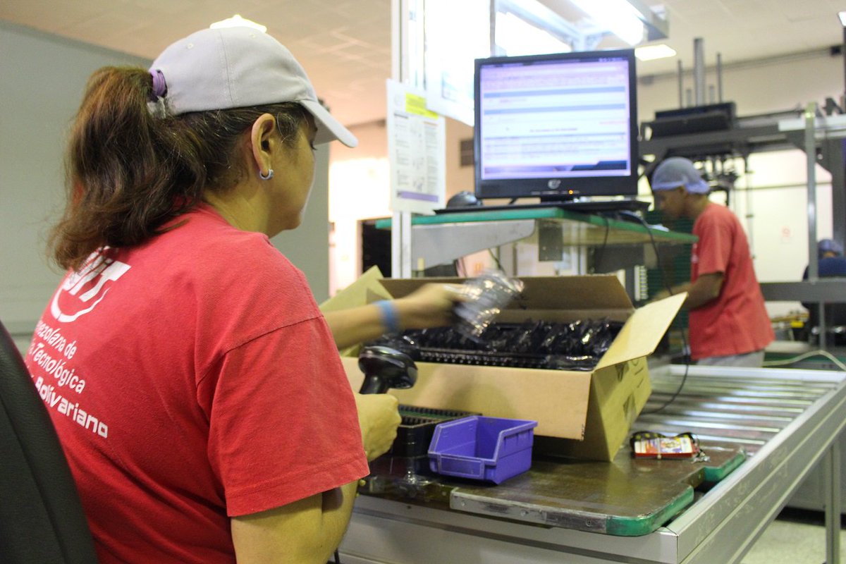 zonfipca's tweet photo. Empresas como @computadorvit instaladas en la Zona Franca de Paraguaná,  en cumplimiento con proceso de producción #Zonfipca #Supervisión https://t.co/tvGnVzrLnS