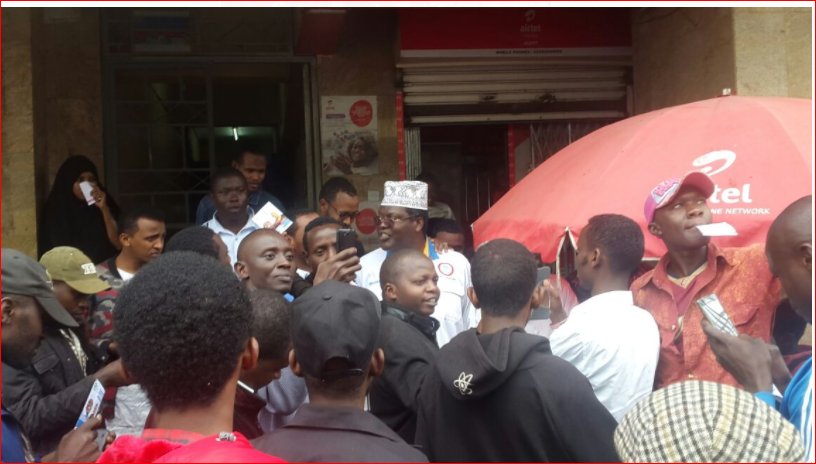 MigunaMiguna's tweet photo. The #IntegrityTeam took Eastleigh by storm today and mobilised door-to-door. The youth and women of Nairobi have decided! Viva! https://t.co/NLIVtzoCaO