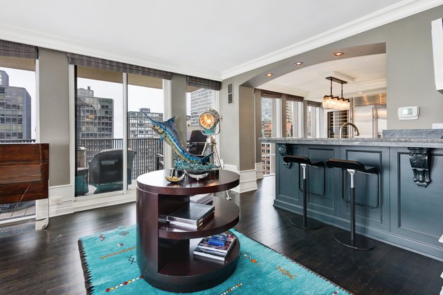 ESWChicago's tweet image. #Funfact: the #johnhancock, seen here from this stunning 200 E Delaware 23C condo, has a secret supermarket on the 44th floor! #askemily