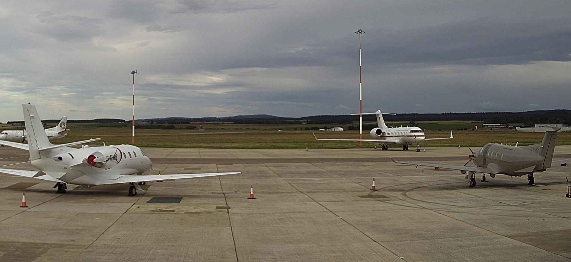 Airport Webcams At Inverness Right Now German Air Force 700 14 02 Jetfly Pc 12 Lx Jfv Citation G Gare Loganair Saab340 G Gntf T Co R3ofv0dnxp T Co Gqgzgoszlz Twitter