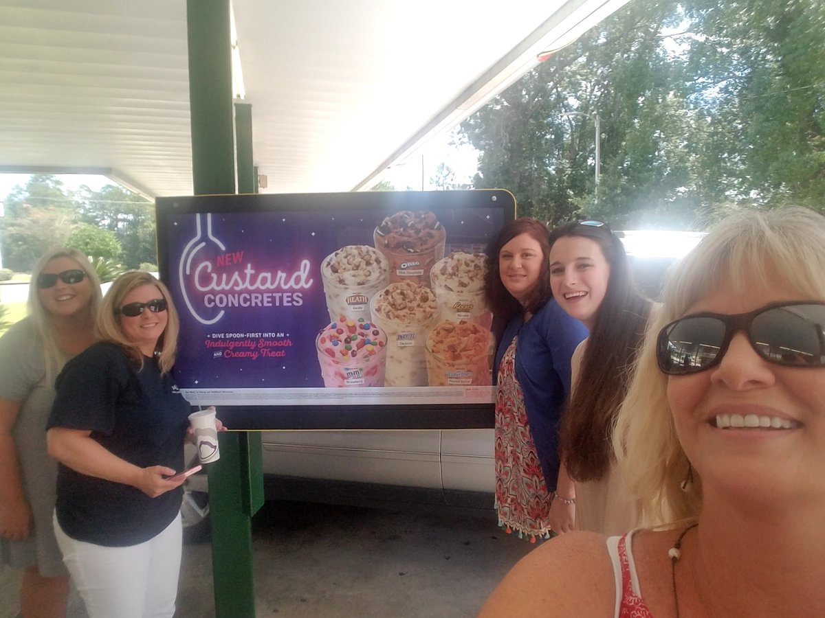 dizzyblonde99's tweet photo. #librarycrew #mseteach #dfsdessert #dessertfirst https://t.co/mU0tgugoQ2
