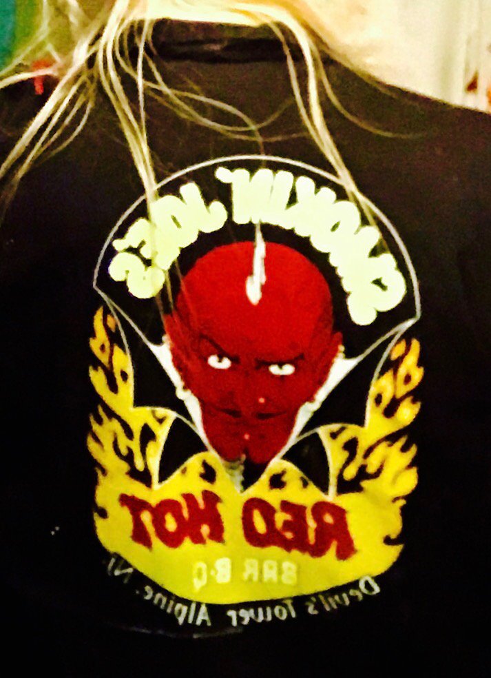 FatherGeekAICN's tweet photo. Father Geek's shirt for the screening of "THE DARK TOWER" on Wednesday evening... https://t.co/vVcIX2Z5xg