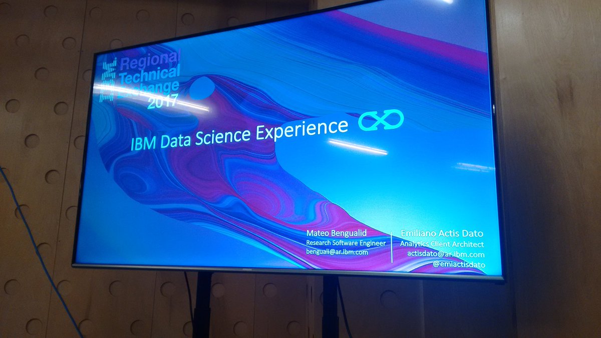 lanzamariela's tweet photo. Se viene @one_twit_wonder con @emiactisdato en el lab "De los datos a la nube" en el RTE #TechieIBM https://t.co/bcuwy66w7H