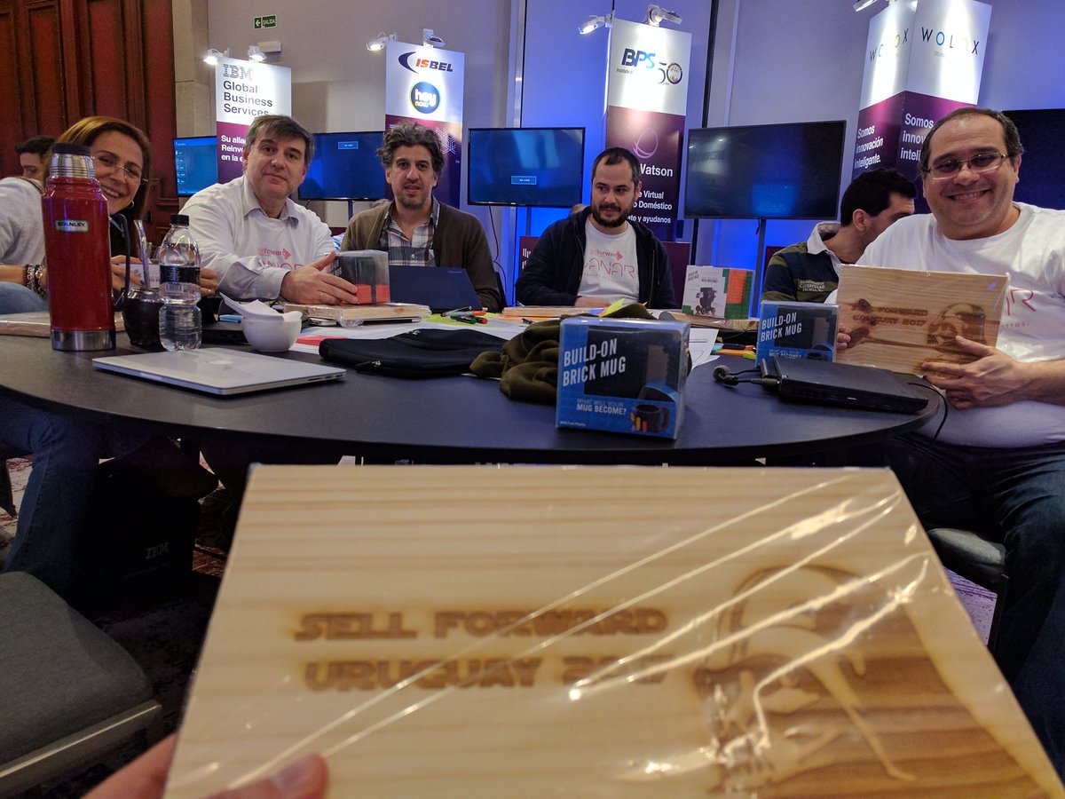 brunouy's tweet photo. Ganadores del #SellForward de @IBMUruguay 💪 fuimos los mencionados, pero ganamos todos! @IDATHAuy presente! #IBMWatsonUY https://t.co/s0PbNON9Kp
