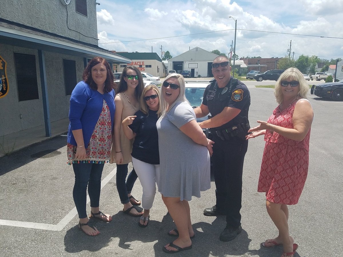 dizzyblonde99's tweet photo. #librarycrew #mseteach #notagain #dfspdlive https://t.co/C0885Nvn5u