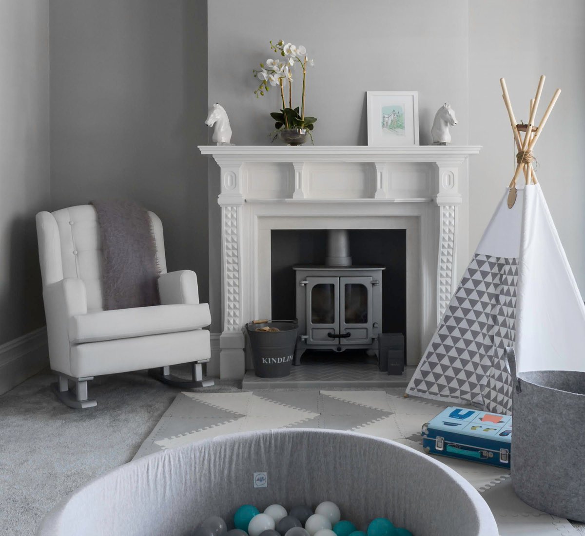 smallbabyuk's tweet photo. Say hello to the stylish nursing chair you've been waiting for... https://t.co/WmqrHx8L32 #nursingchair #babygrey #nurserystyle https://t.co/nOoC8274TG