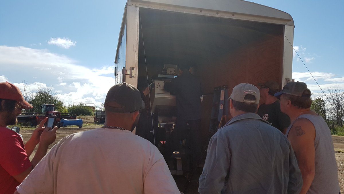 vdcneil's tweet photo. @Richardson_INTL Last Mountain customers and staff watching AMVT color sorting demo. #nomorefuzz #cleanmustard #heatedoatsgone https://t.co/LtIOAgMWHb